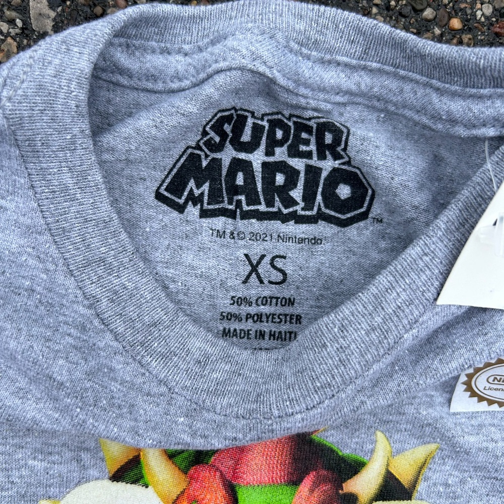Super Mario brothers T-shirt extra small - Picture 3 of 3